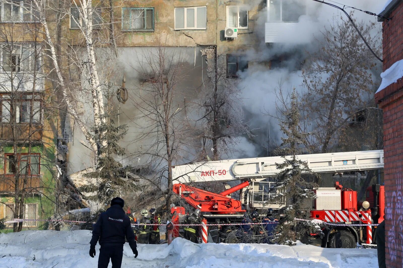 Взрывы в россии последние новости. Линейная 39 Новосибирск взрыв. Линейная 39 взрыв газа. Взрыв газа на линейной в Новосибирске. Взрыв газа в Новосибирске 09.02.2023.