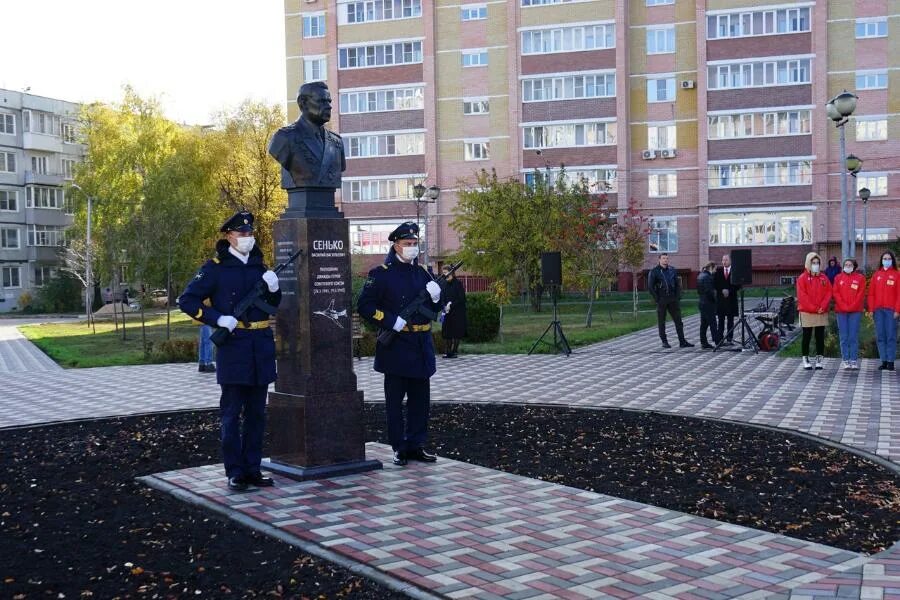 Сенько 4. Сквер имени сенько тамбов. дважды герой советского союза сенько. сенько памятник в тамбове. сенько бюст тамбов.