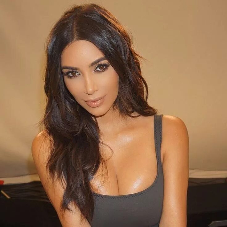 Kim kardashian. Армянские корни. Армянка лицо. Кендалл кардашьян. Kim kardashian.