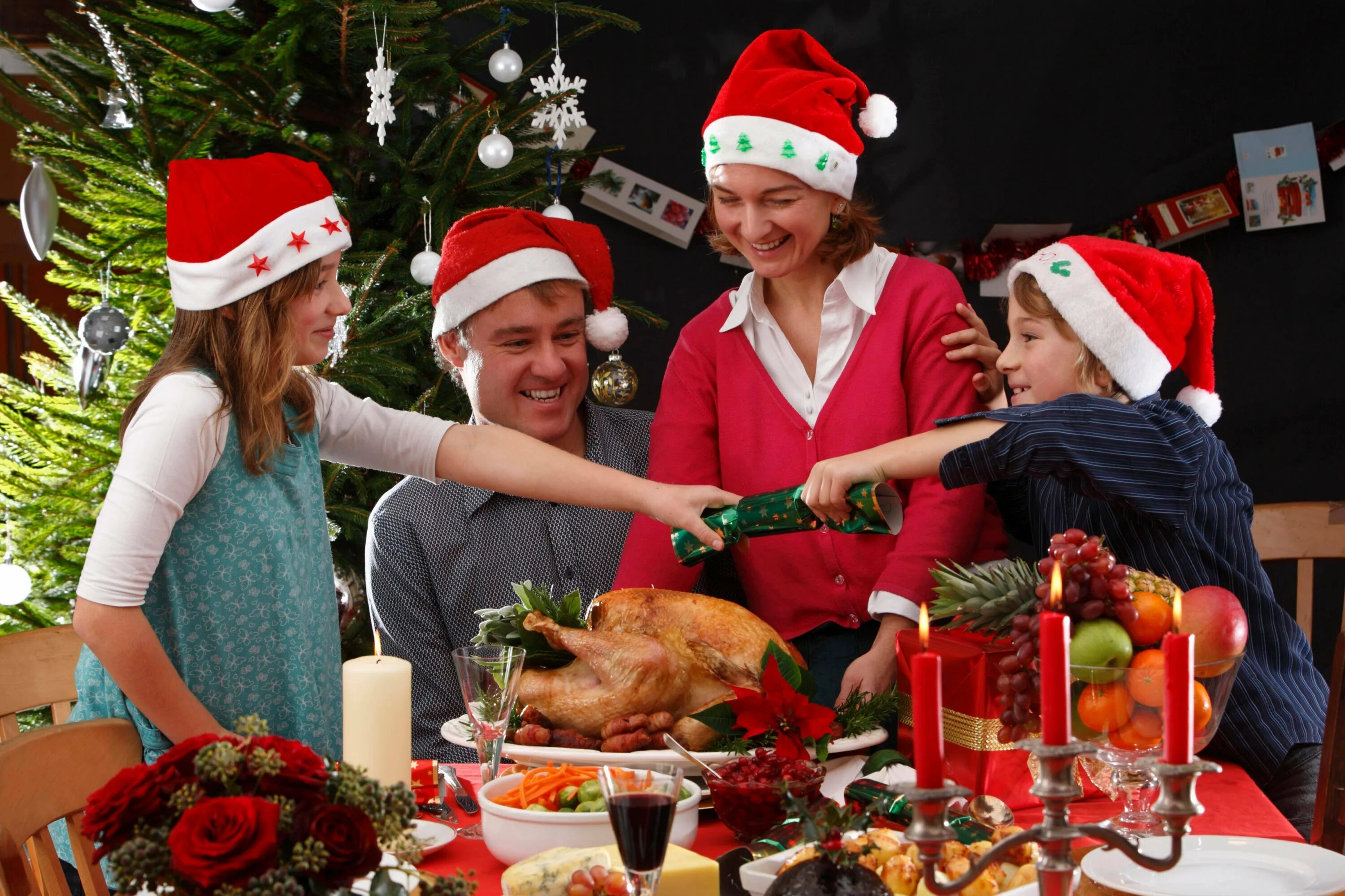 Новый год дед мороз. Новый год и рождество в англии. Новый год во франции. Christmas traditions december. Observe christmas.