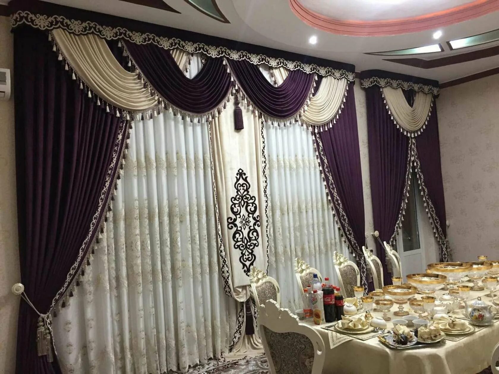 Турецкие занавески. Итальянские ткани chicca orlando. Атласные портьеры. Занавески для зала хасавюрт. Занавески хасавюрт.