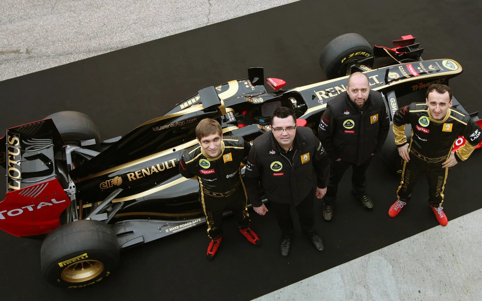 Формула 1 номер 13. F1 Renault 2011. Лотус Рено формула 1. Lotus Renault f1 2011. Renault f1 Team 2011.