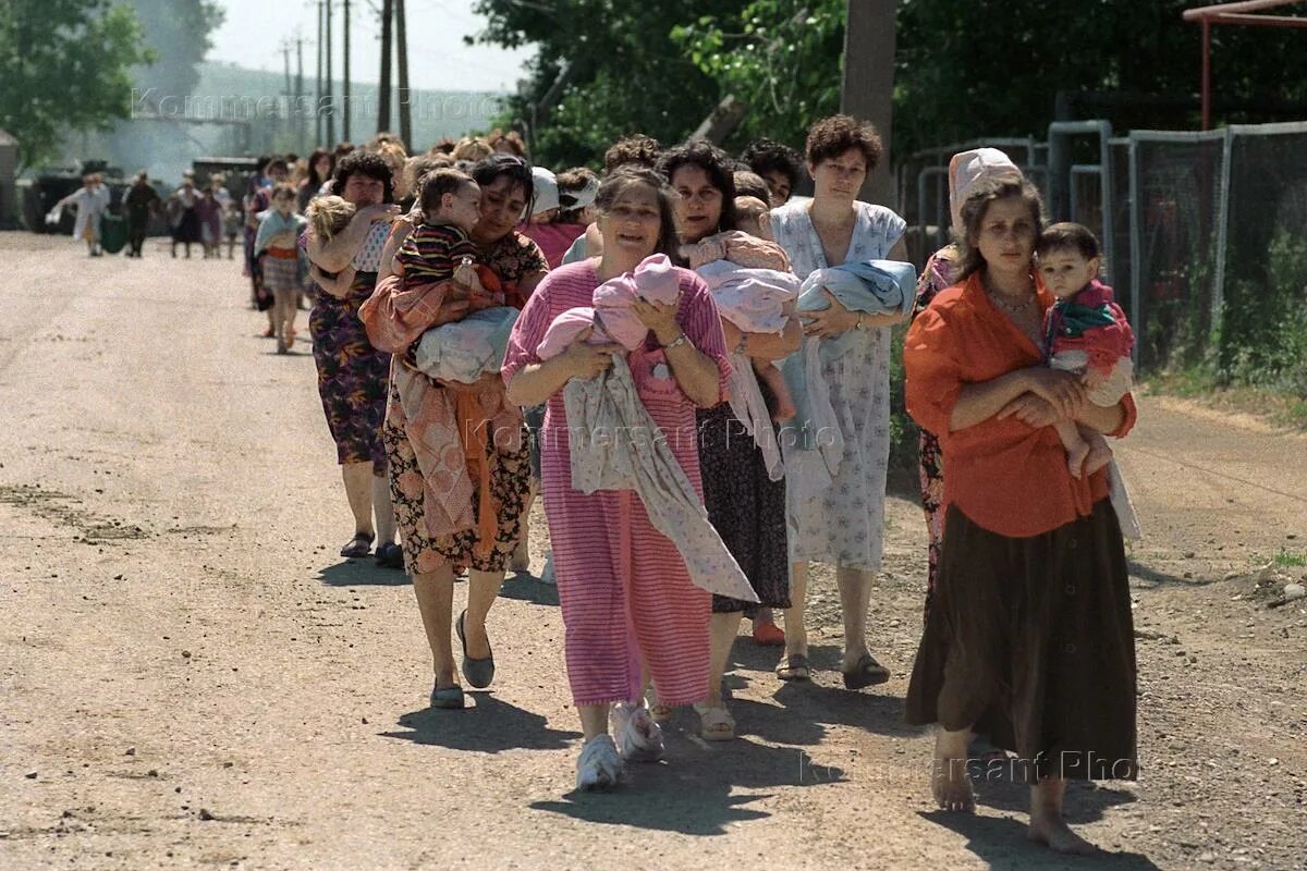 Теракт в буденовске1995,. Заложники в Буденновске 1995. Захват больницы 1995 м