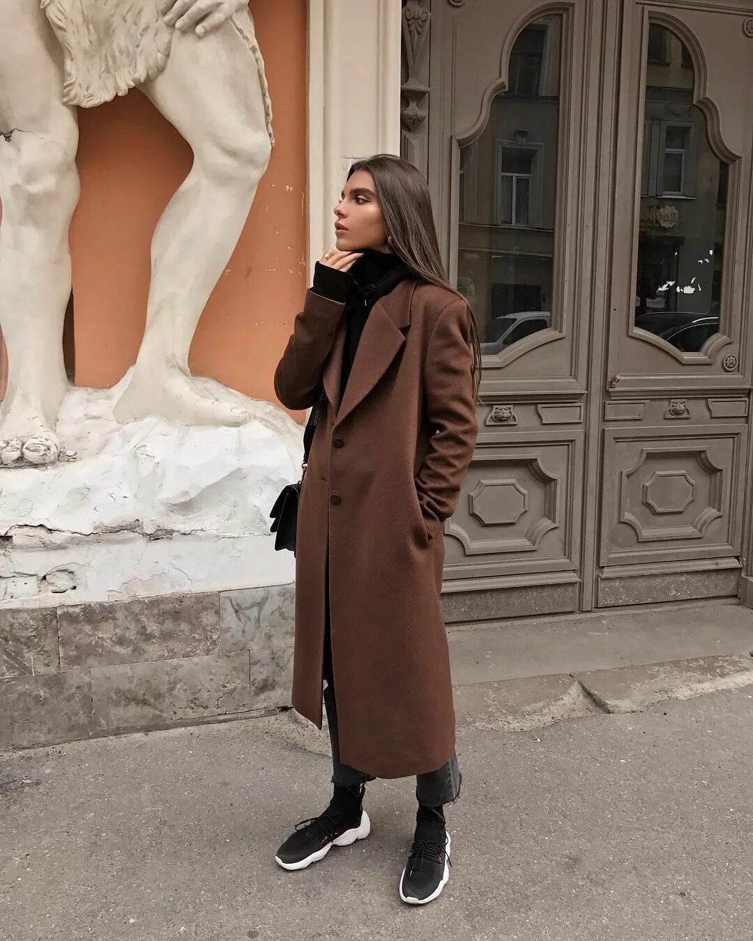 Городская фотосессия. Позирование на улице в пальто. Модели пальто. Девушка в пальто. Фотосет в пальто.
