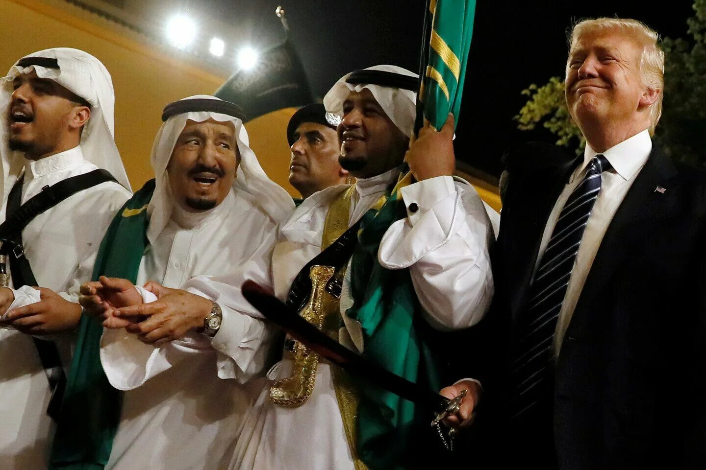 Происходит от арабского. Трамп и Король Саудовской Аравии. Салман ибн Абдул Азиз Аль Сауд и Трамп.