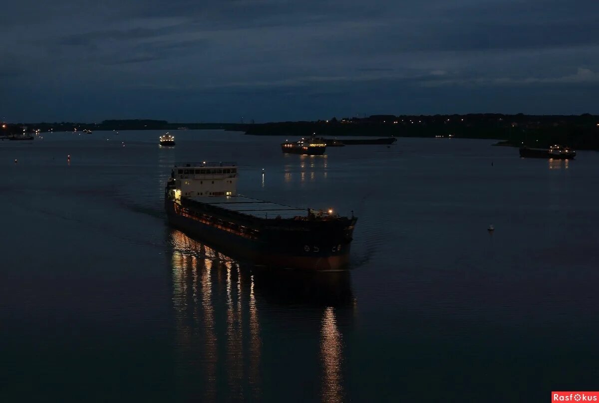 Паром череповец. Шексна паромная переправа. Речной буксир толкач. Переправа кириллов белозерск. Речной буксир проект 911в.