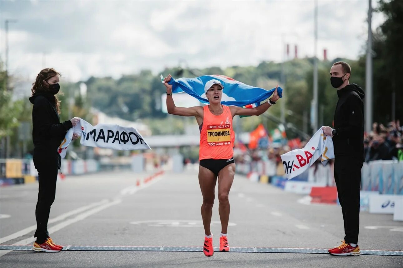 Элиуд кипчоге рекорд. Кипчоге берлинский марафон 2022. Элиот кипчоге рекорд марафон. Eliud kipchoge рекорд 2022. Рекорд марафона 42 мужчины.