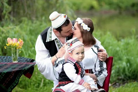 Национальный костюм семья