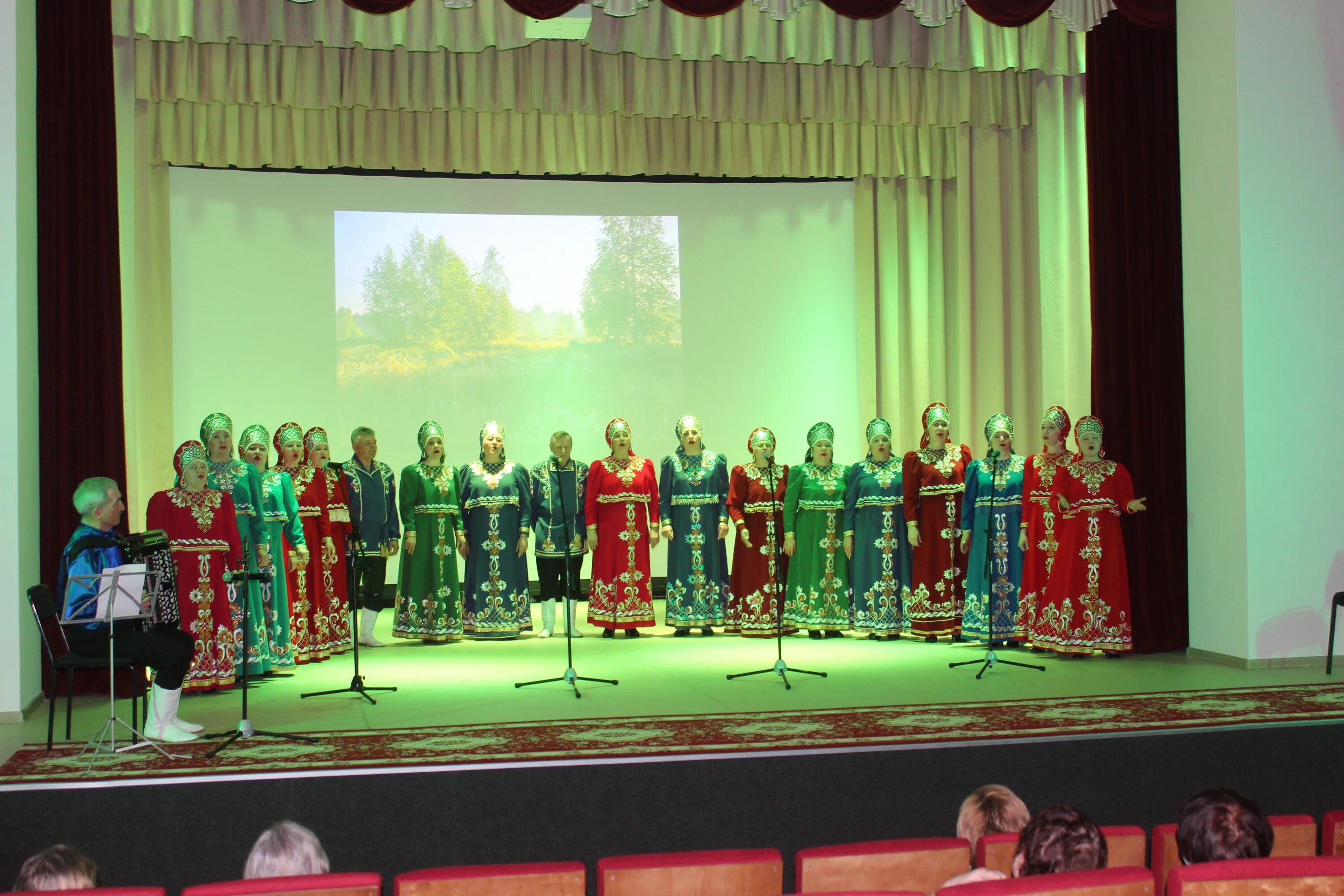Коллектив родные просторы этулия. Хор родные напевы. Чебоксары ансамбль. Заслуженные коллективы алтайского края. Заслуженные коллективы алтайского края.