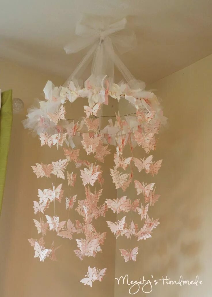 Декорировать люстру. Украсить люстру в детской. Абажур с бабочками своими руками. Бабочки на люстру своими. Украшения на люстру своими руками.