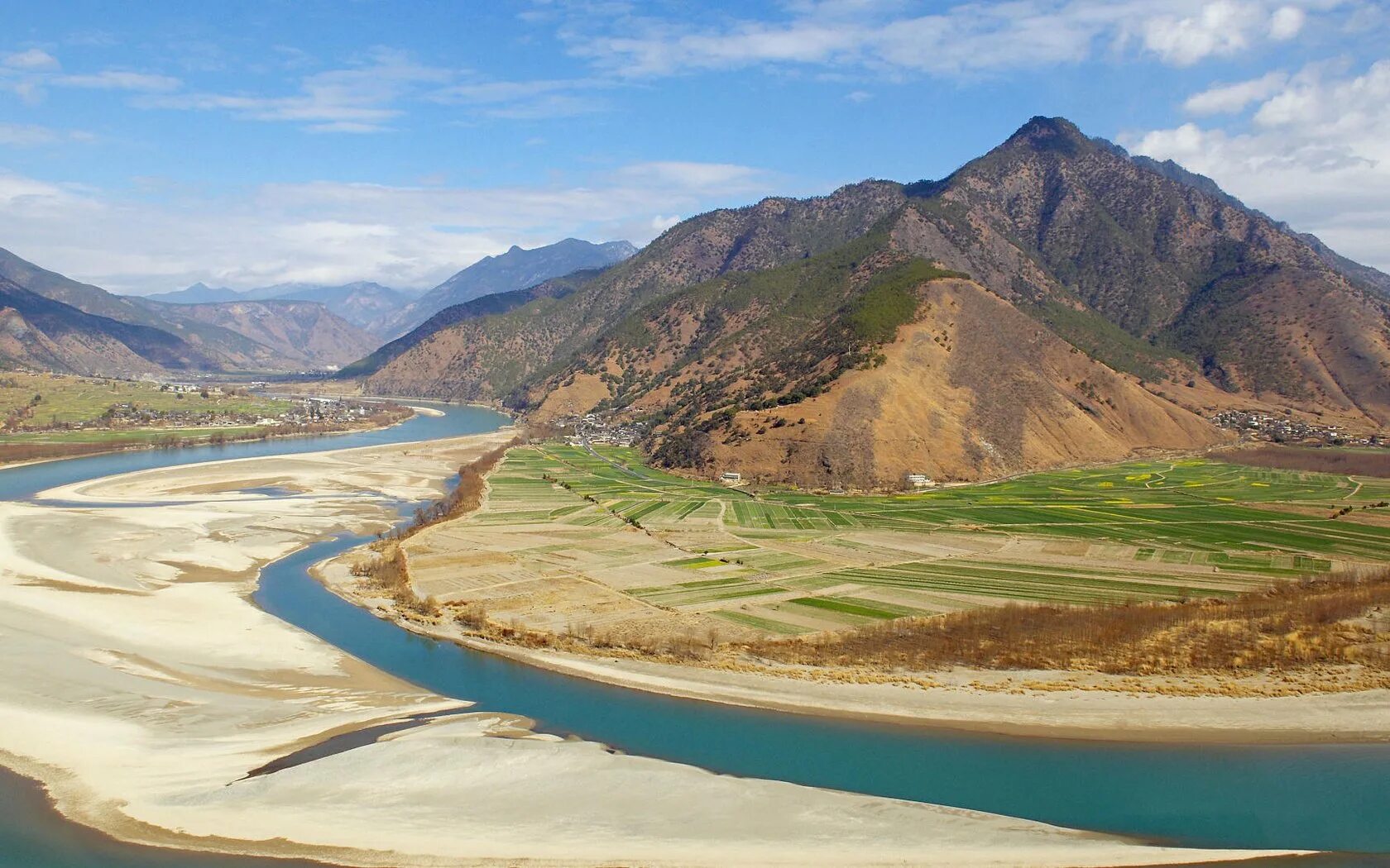 Самая длинная река евразии янцзы. Реки Хуанхэ и Янцзы. Река Янцзы Китай. Евразия река Янцзы. Реки Китая Янцзы и Хуанхэ.