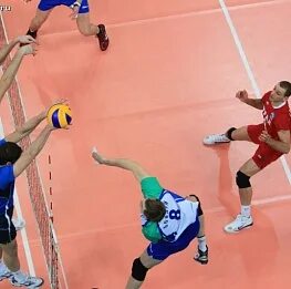 Розыгрыш мяча в волейболе