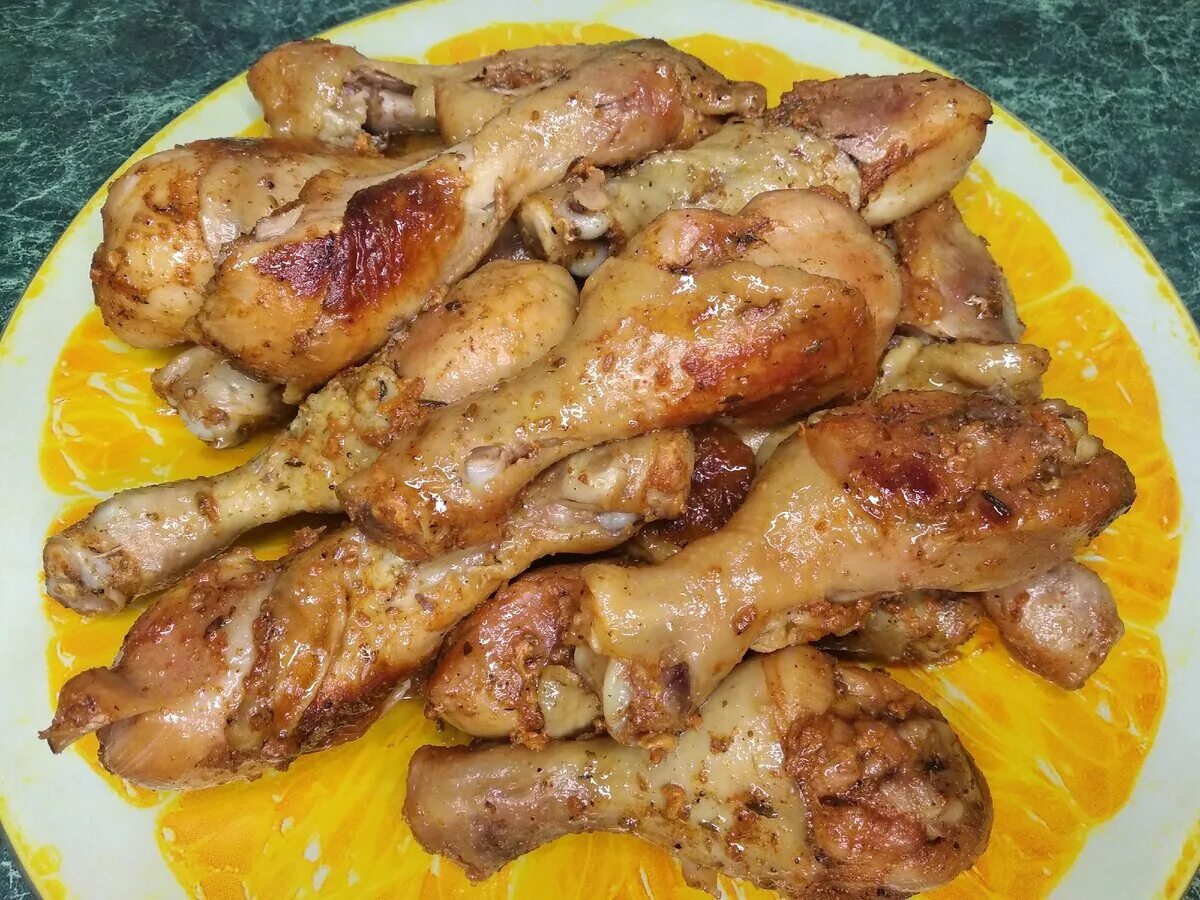 Как приготовить куриные ножки с чесноком. Голени на сковороде. Как приготовить куриные ножки с чесноком. Куриные голени с картошкой в духовке. Голень куриная.