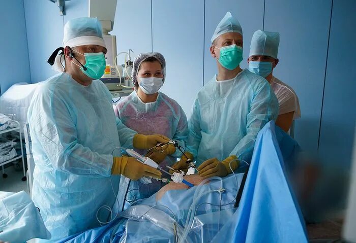 хирурги госпиталя бурденко. чернов илья валерьевич нии бурденко. костюченко олег михайлович госпиталь бурденко. военные в госпитале у хирургов. черекаев василий алексеевич нейрохирург бурденко.