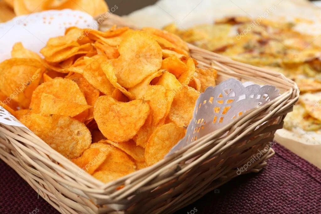 Натуральные чипсы из картофеля. Чипсы. картофельные чипсы. домашние чипсы. чипсы по домашнему.