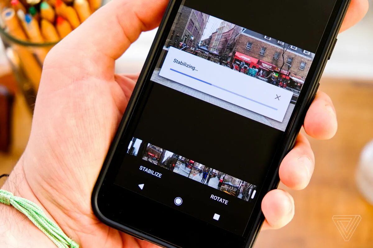 Смартфоны. Смартфон падает в воду. Покажи что есть в телефоне. Apple iphone 3gs 8 gb black. Дешевые смартфоны.