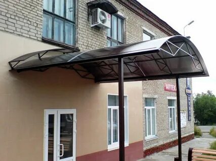 Навес над входом из поликарбоната