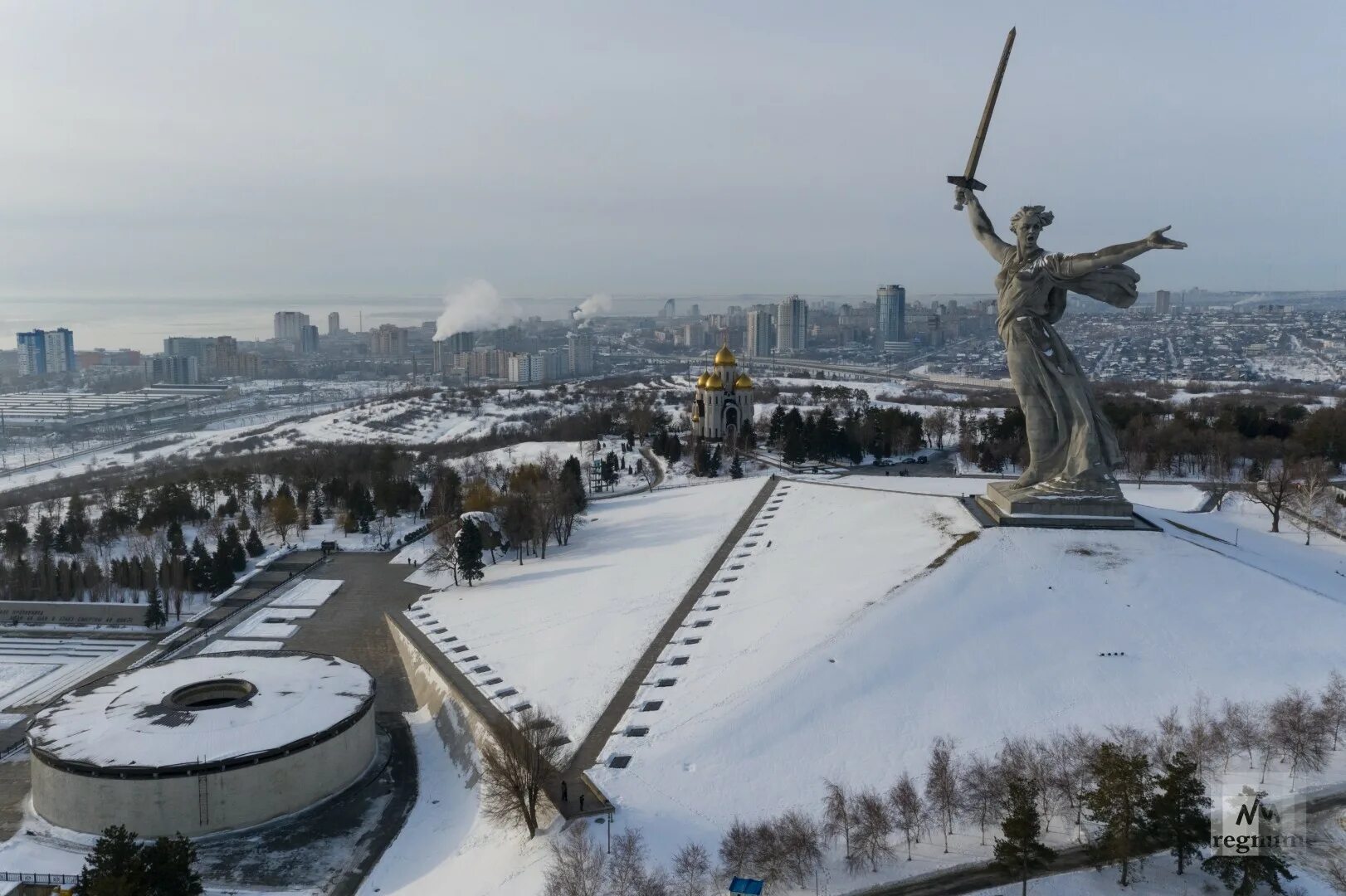 Сталинградская битва мамаев курган бои. Мамаев Курган 1942. Волгоград Мамаев Курган Сталинградская битва. Битва за Мамаев Курган в Сталинграде. Бои на Мамаевом Кургане Сталинград.