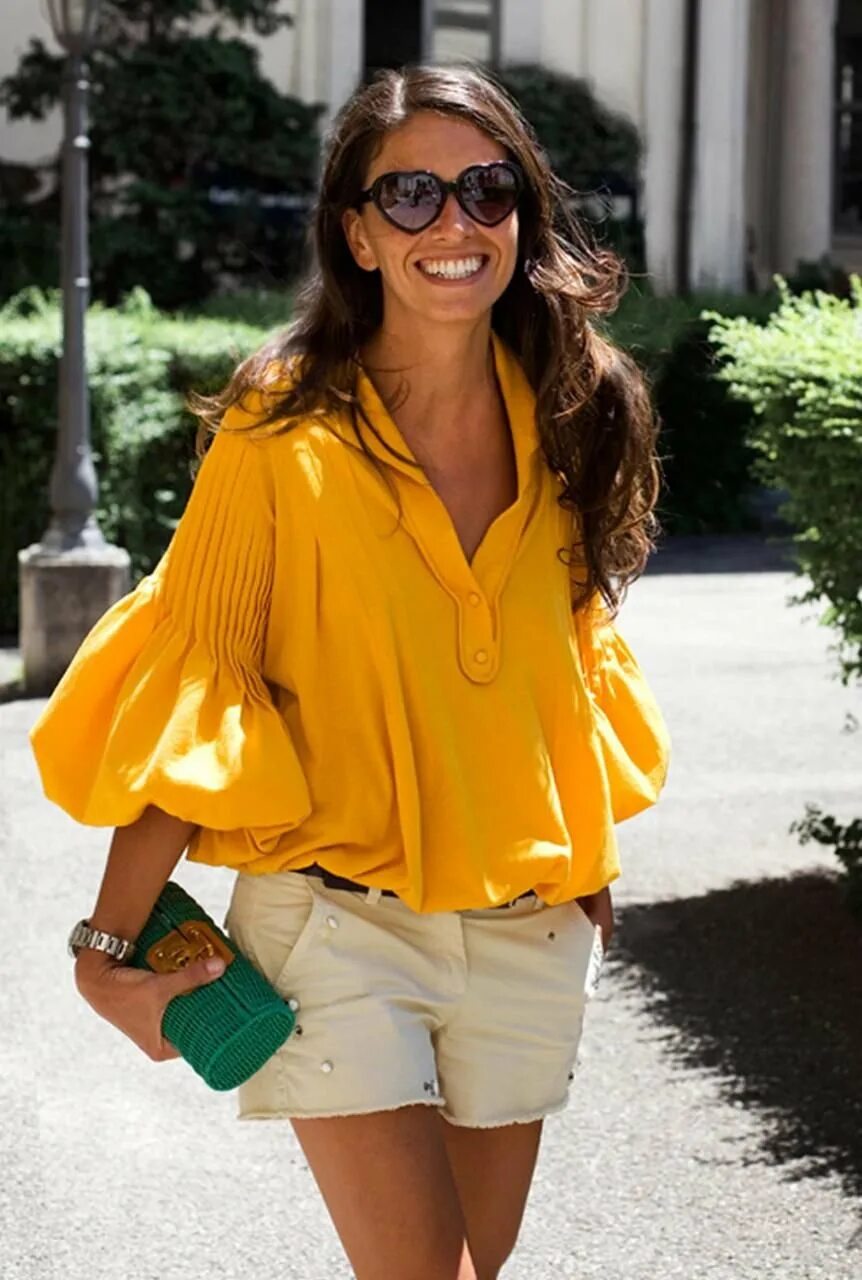 Стильные яркие образы. Яркие образы для девушек. Желтая блуза. Блуза с широкими рукавами. Блузка с чем носить фото