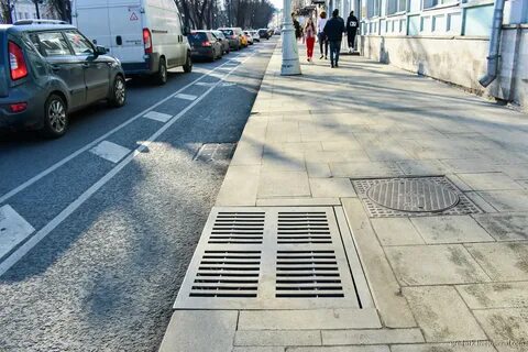 Под тротуаром