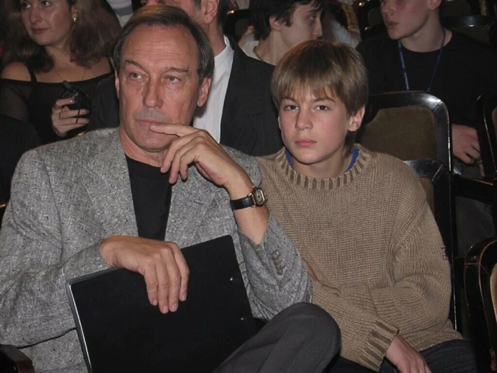 Янковский чей внук. Янковский чей внук. Актер янковский внук олега янковского. Янковский чей внук. Сын и внук олега янковского.