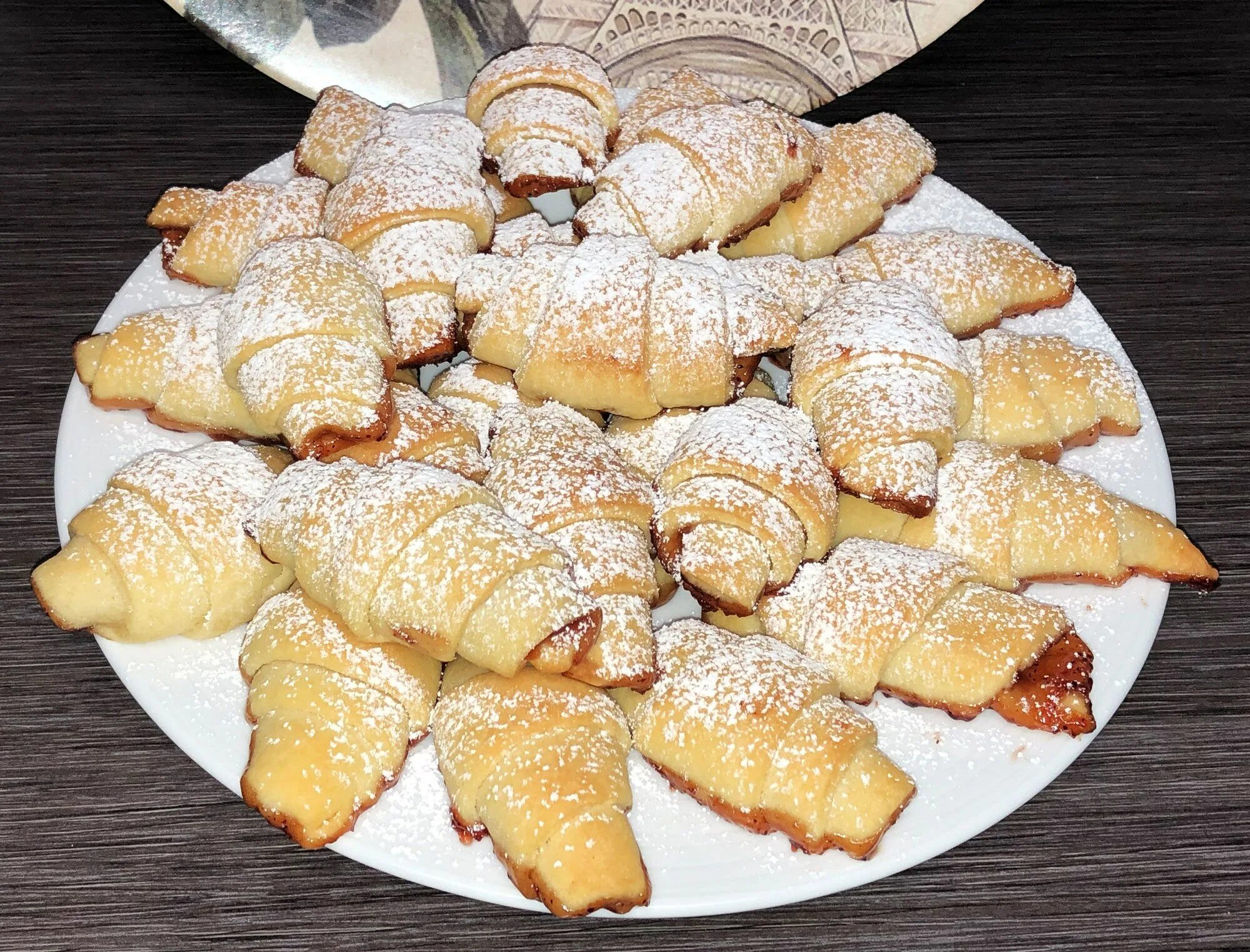 Рогалики из слоеного теста. Печенье рогалики. Рогалики с повидлом из песочного теста. Рогалики с повидлом из песочного теста. Печенье рогалики.