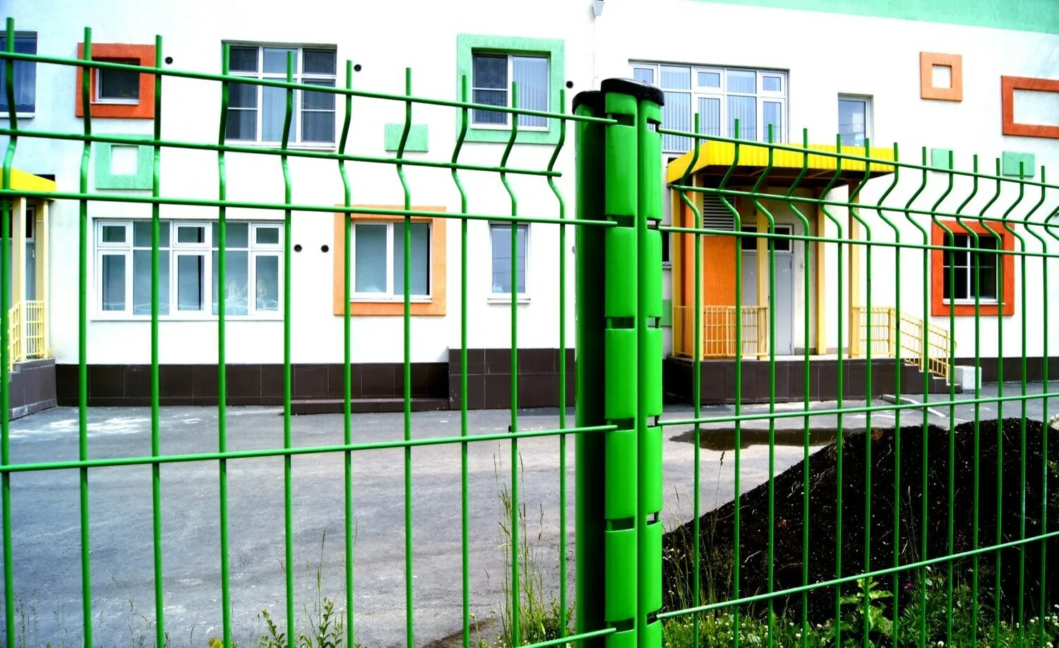 Ограждения доу. Ограждения для дошкольных учреждений. Ограждение для детского сада. Ограждение для детского садика. Ограждение лестниц в детском саду.