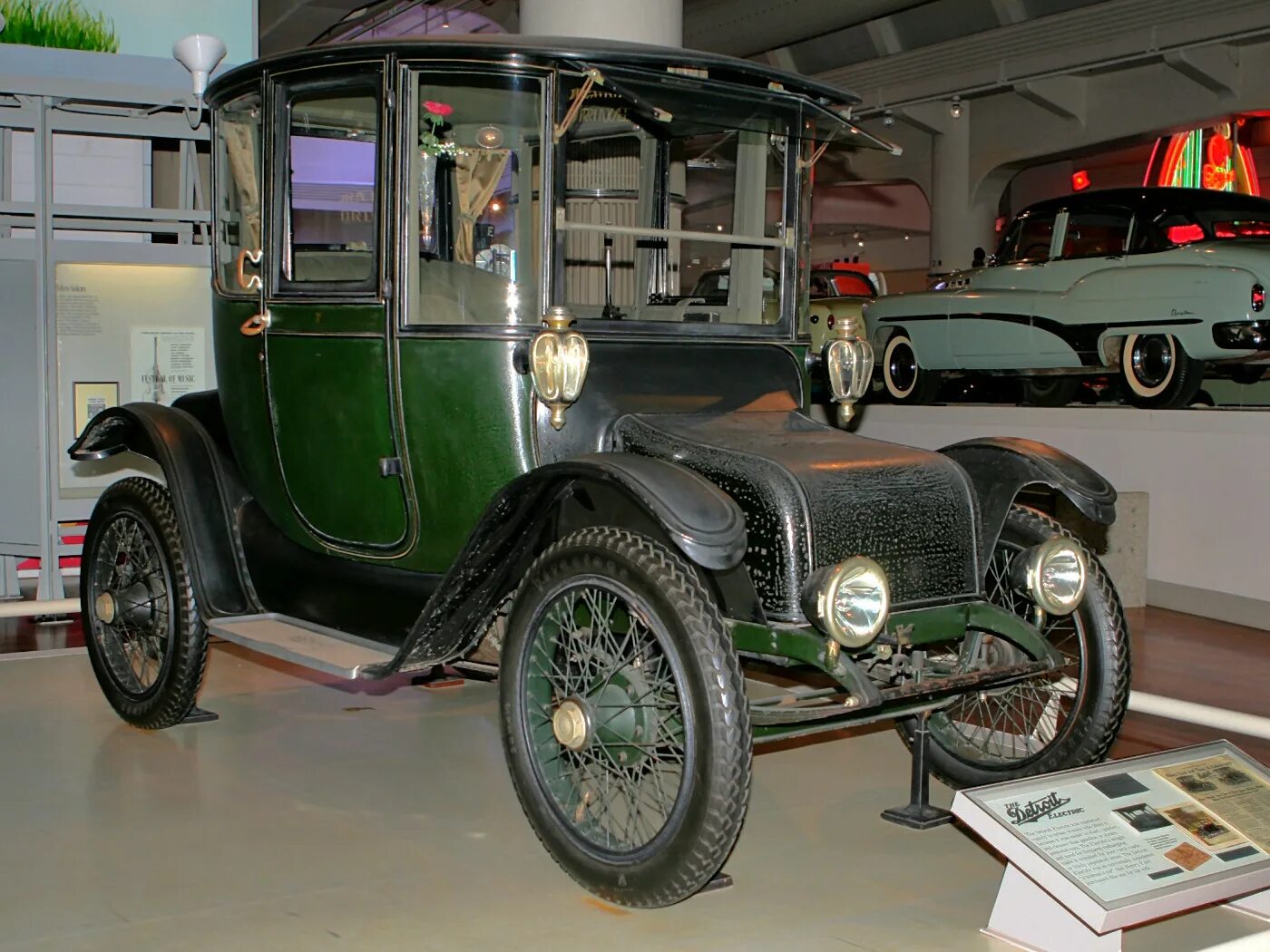 1 электрический автомобиль. Электромобиль компании «Detroit Electric», 1907 г.. Электромобиль «Detroit Electric» 1915 года. Первый электромобиль 1841.