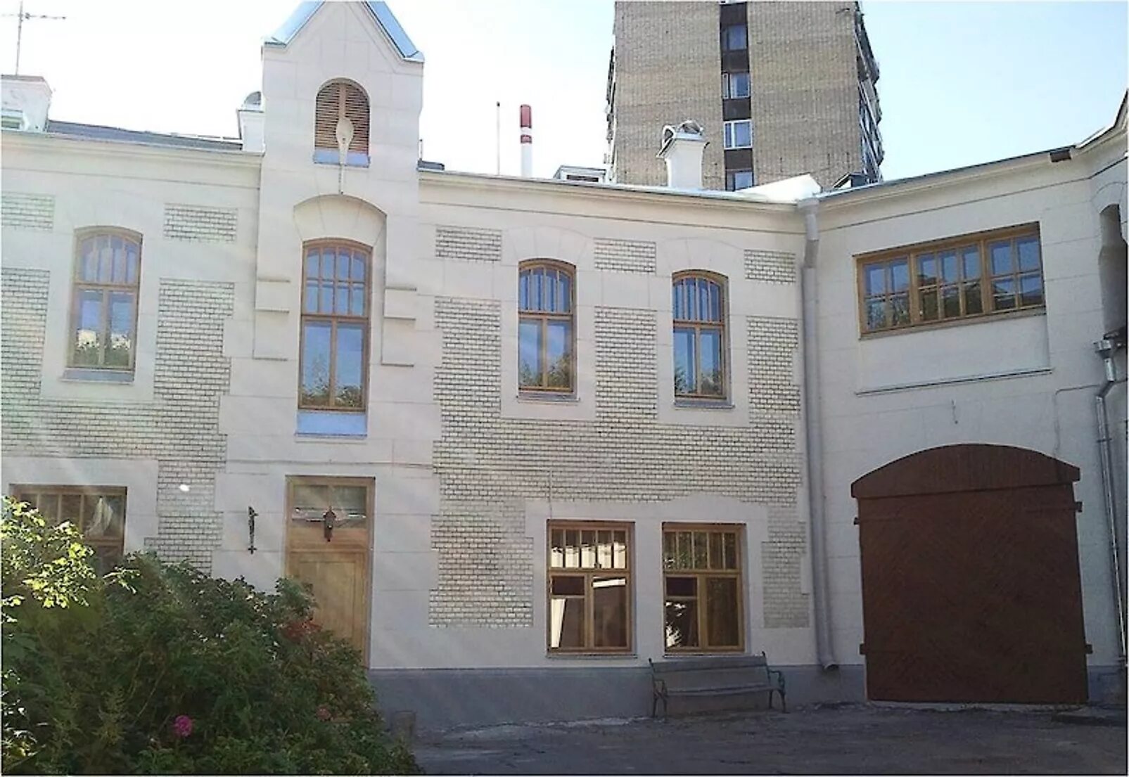 Толстой дворик
