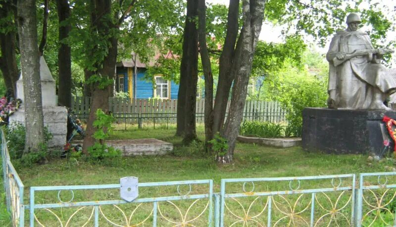 Братская могила беларусь деревня. Братские могилы белоруссия,деревня сокольники. Братская могила белоруссия. Братская могила белоруссия. Братская могила белоруссия.