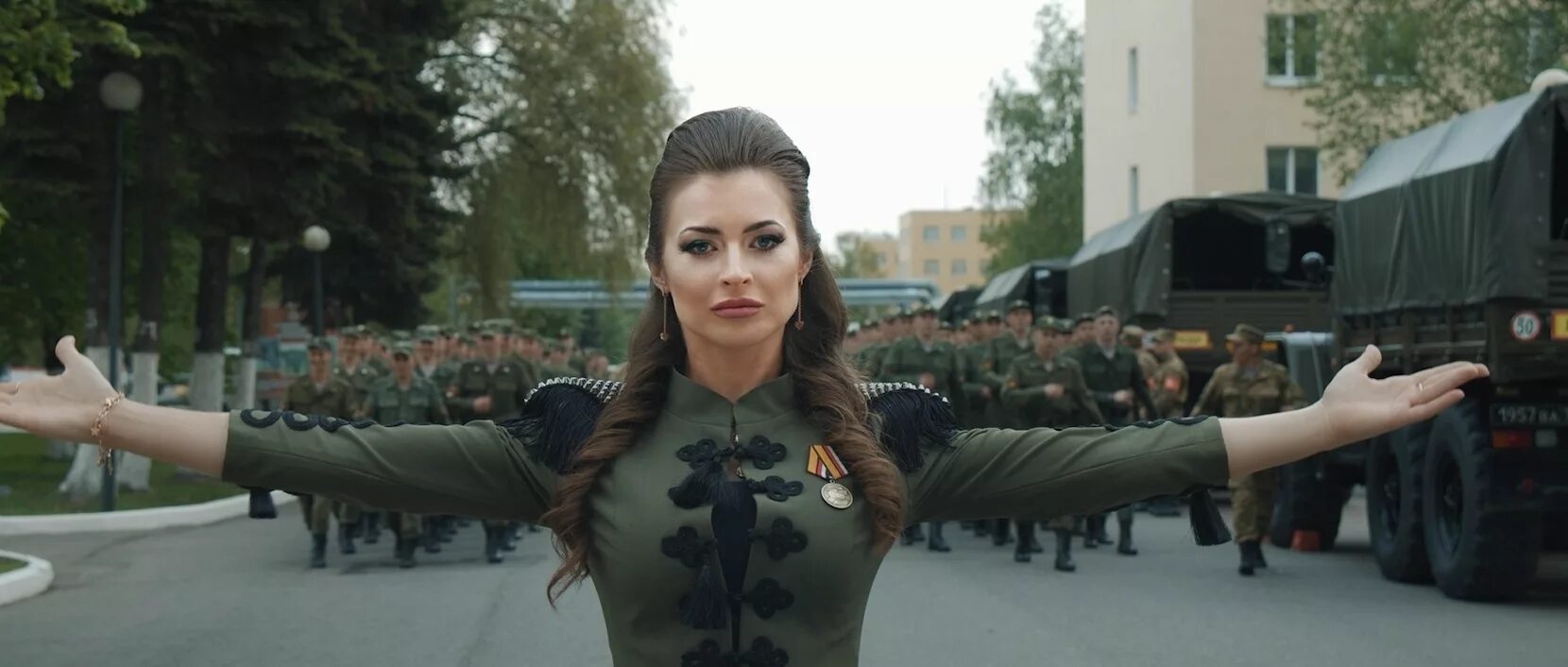 Певица в солдатах. Наталья самойлова. наталья самойлова спецназ. наталия самойлова певица. наталья самойлова певица росгвардия.