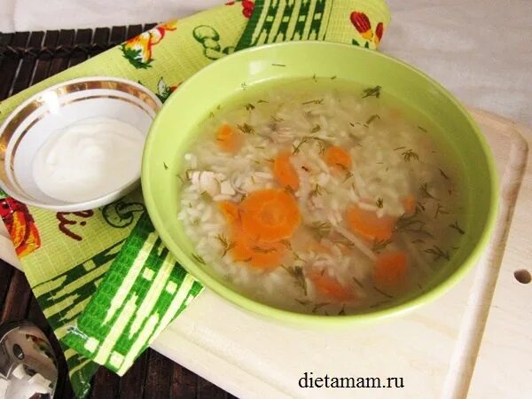 Калорийность супа из консервы. Суп с тунцом консервированным. Суп из консервы тунца с рисом и картошкой. Рыбный суп из тунца. Суп с консервированным тунцом и картофелем.