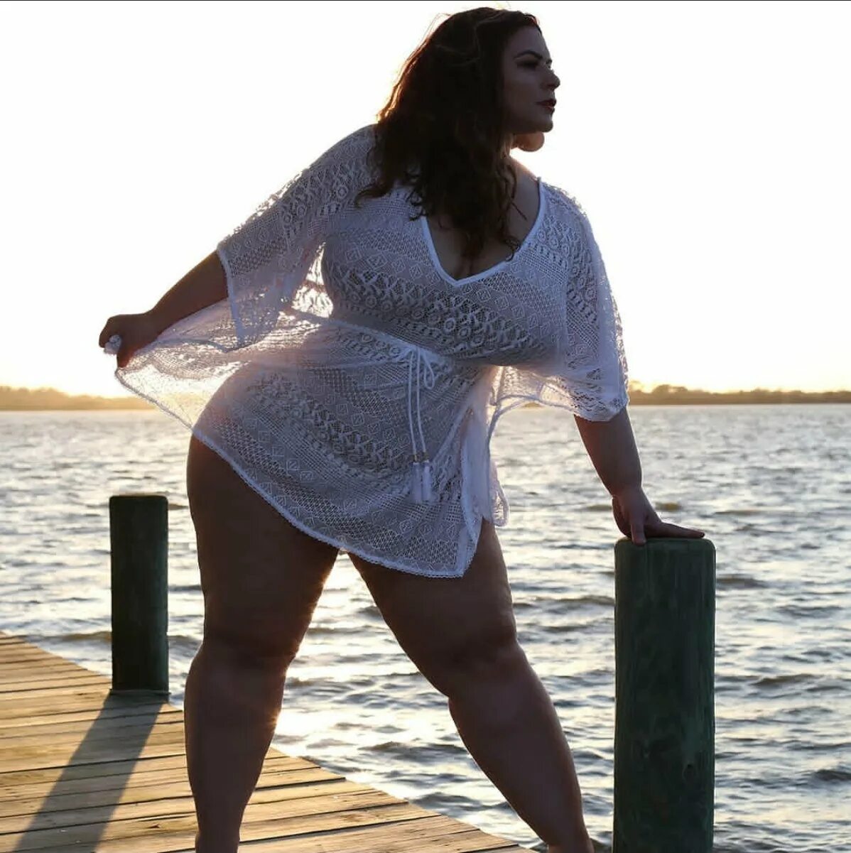 Модель плюс сайз лондон эндрюс. Picture curvy. Picture curvy. Эшли грэм. Толстая девушка в рост.