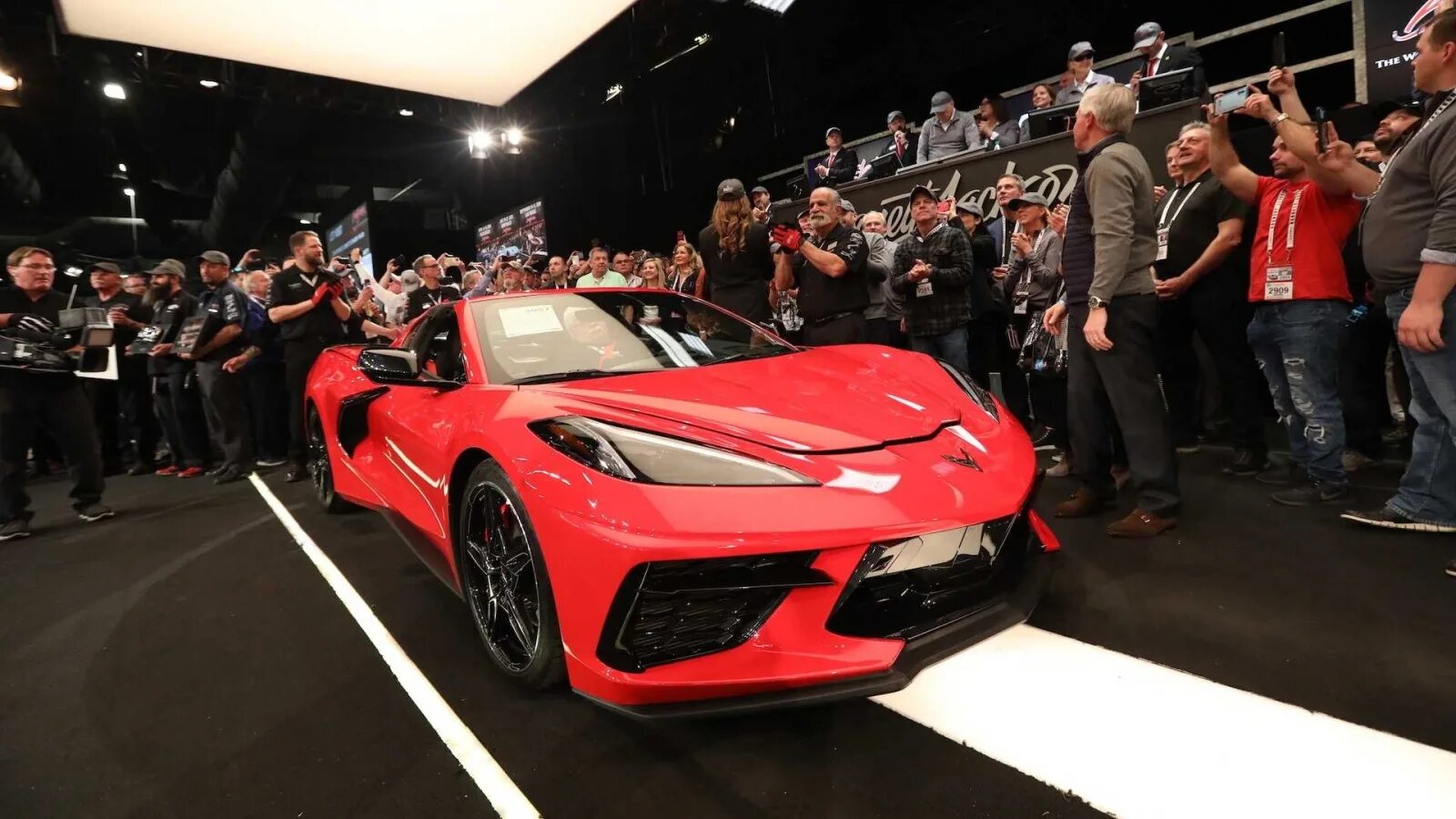 Автомобили от 10 миллионов рублей. Chevrolet Corvette Stingray c8 2020. Chevrolet Corvette Stingray 13 миллионов. Машина за 1000000. Машины от 1000000 спортивные.