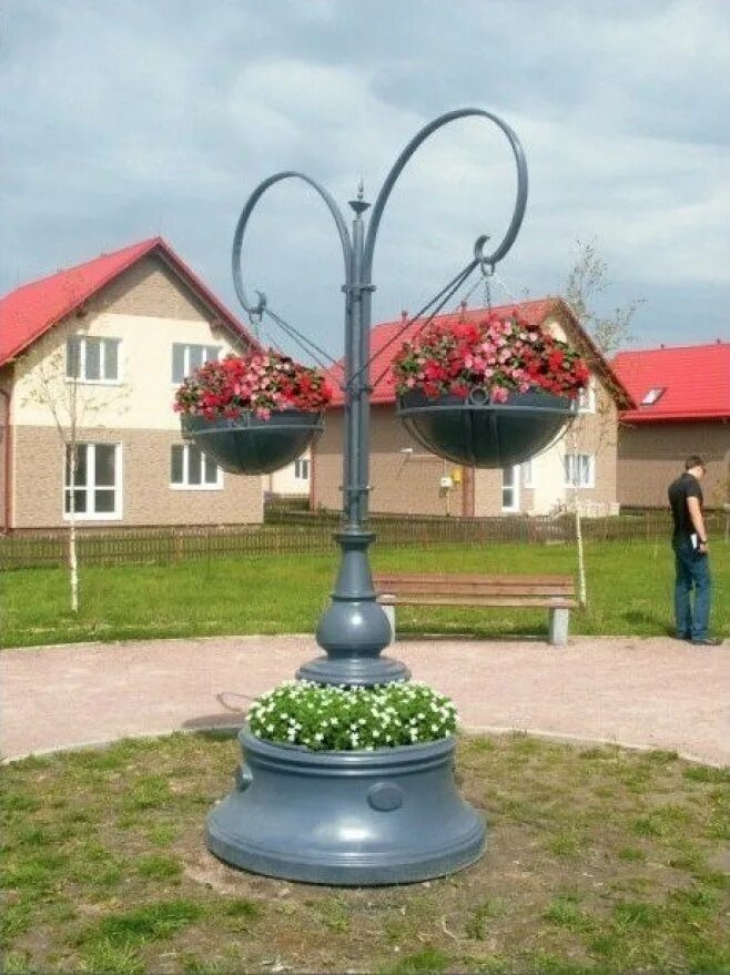 Цветочница в стиле лофт. Цветочницы москва. Малые архитектурные формы цветочницы. Цветочница каскад уличная. Деревянные кашпо для цветов уличные.