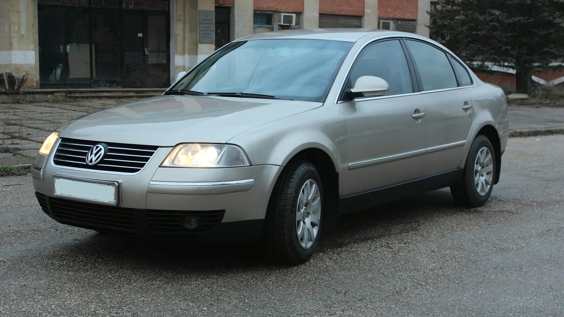 Фольксваген 2004 купить. Фольксваген ппассат2004. VW Passat 2004. Фольксваген фасад 2004. Volkswagen Пассат 2004.