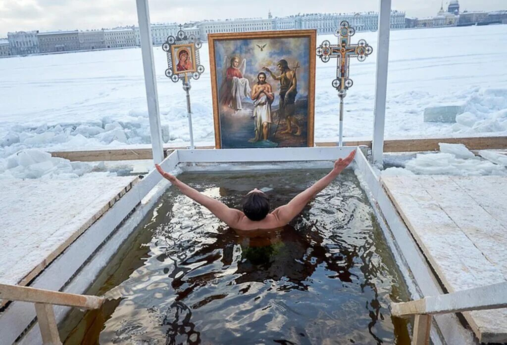 Перед крещенской водой. Крещение прорубь 2023. Крещение Господне праздник прорубь. Крещение Господне Иордань. Крещение Руси прорубь.