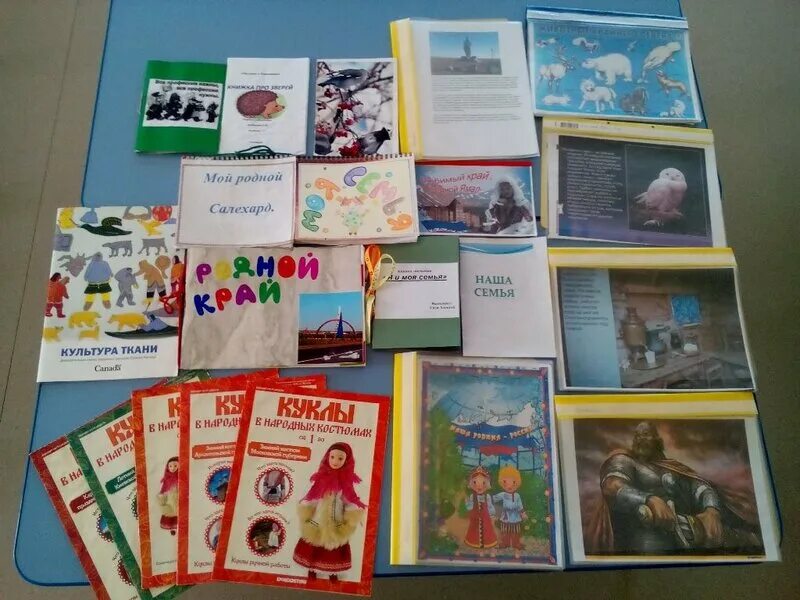 альбом моя семья в патриотический уголок. рисунки детей к дню конституции 12 декабря. альбом моя семья для детского сада. уголок патриотического воспитания. уголок по патриотическому воспитанию в детском саду.