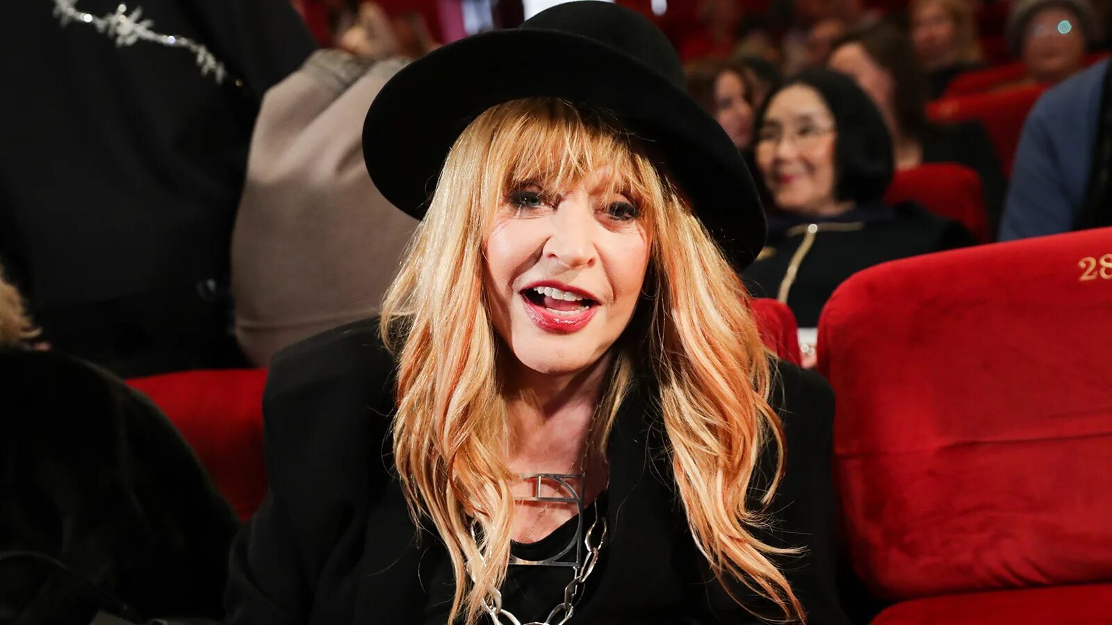 Пугачева покажите. Анциферова и пугачева. Певица пугачева. Алла пугачева 2022. Пугачева музыкалити.