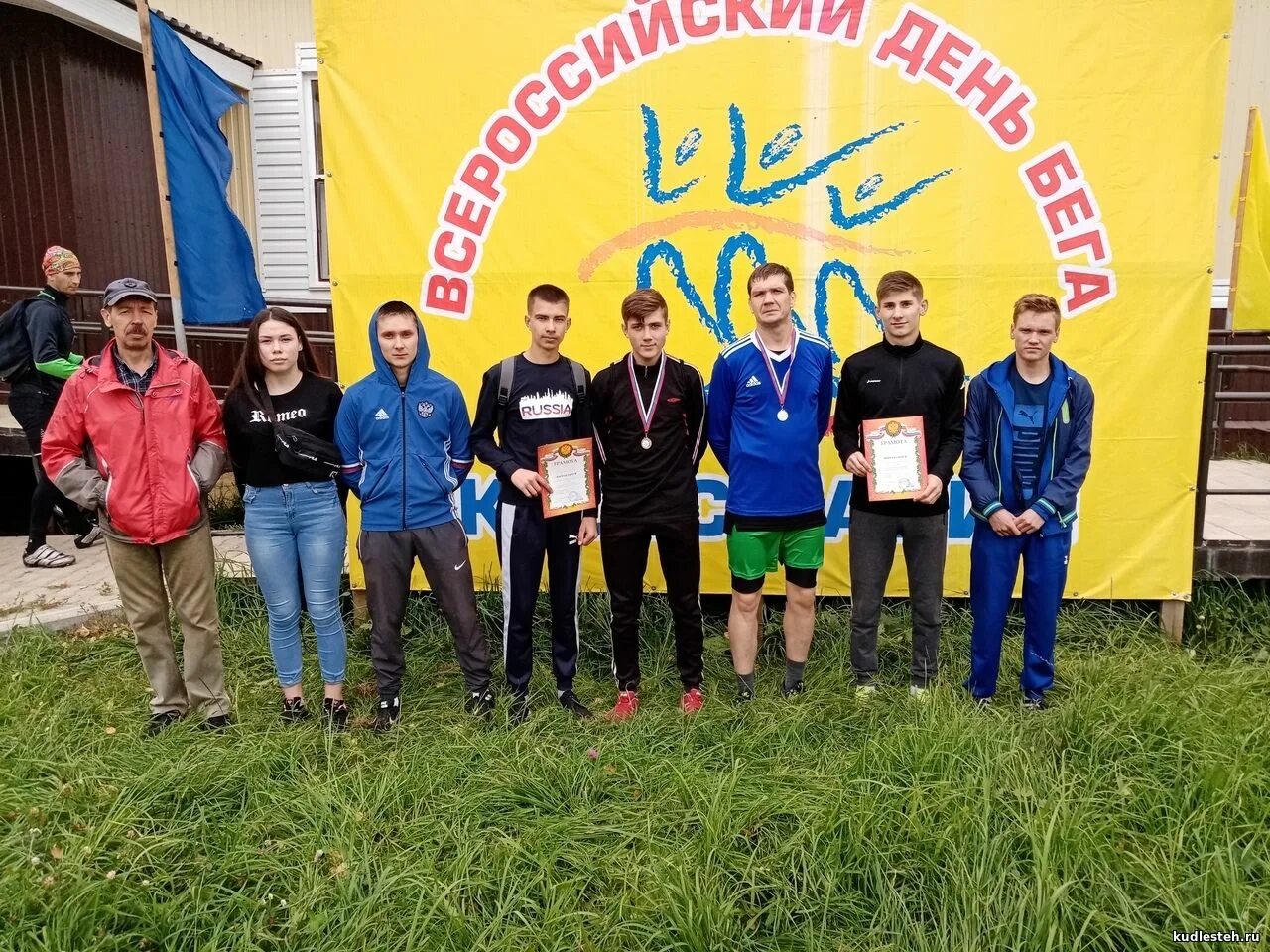 Село белоево. Пермский край село белоево. Кудымкарские деревянные божества. Пермский край село белоево. Погода белоево месяц.