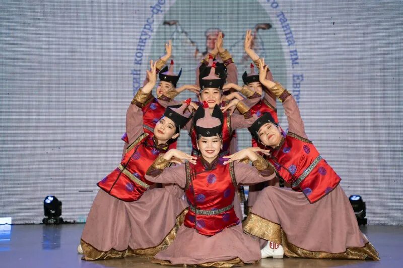 ансамбль эдегей республика тыва. мариуполь танцевальные коллективы. юбилей танцевального коллектива. ансамбль эдегей республика тыва. звенящая нежность ансамбль саяны.