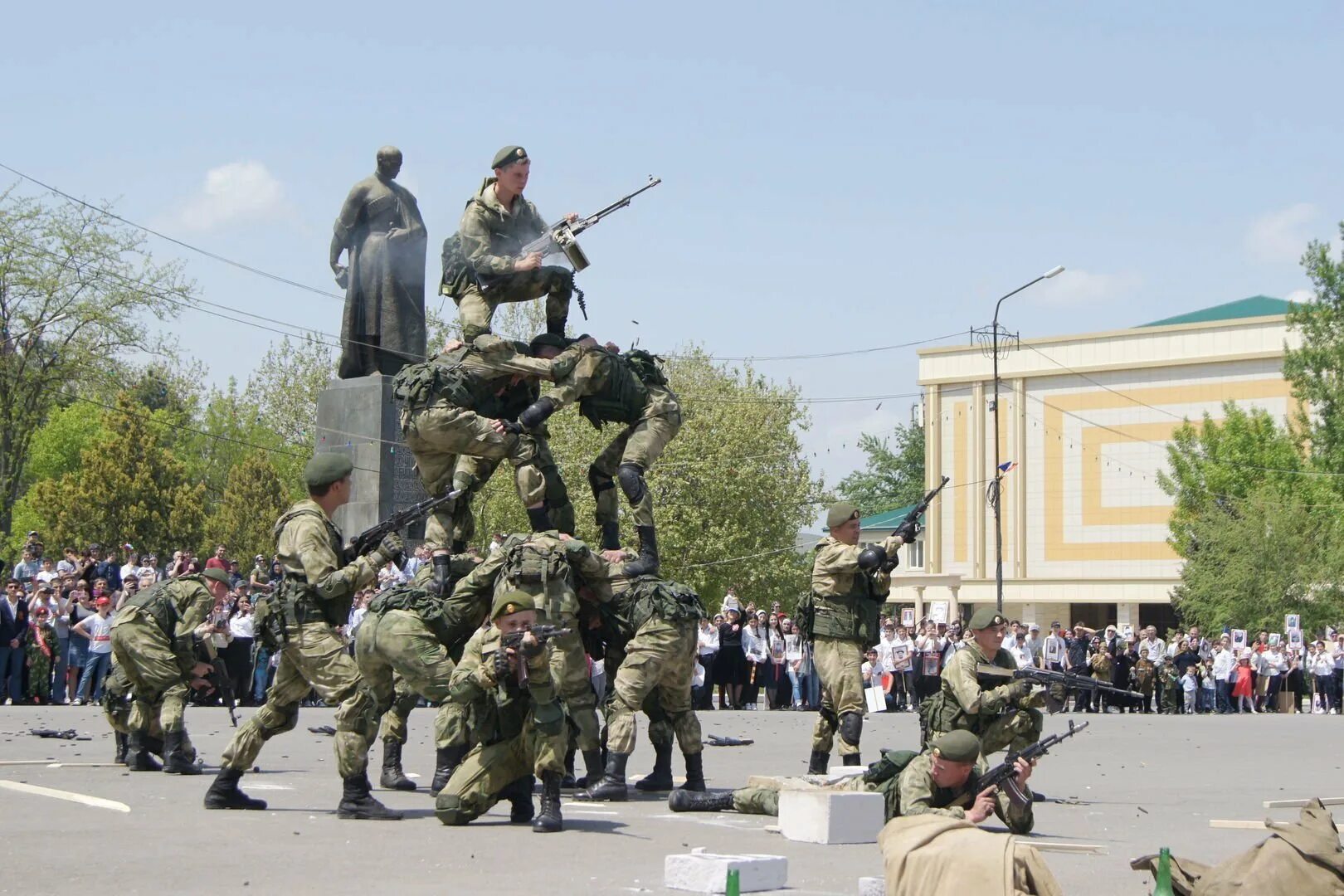 Город Буйнакск Республика Дагестан. Буйнакск Дагестан достопримечательности. Центральная площадь Буйнакска. Буйнакск площадь города.