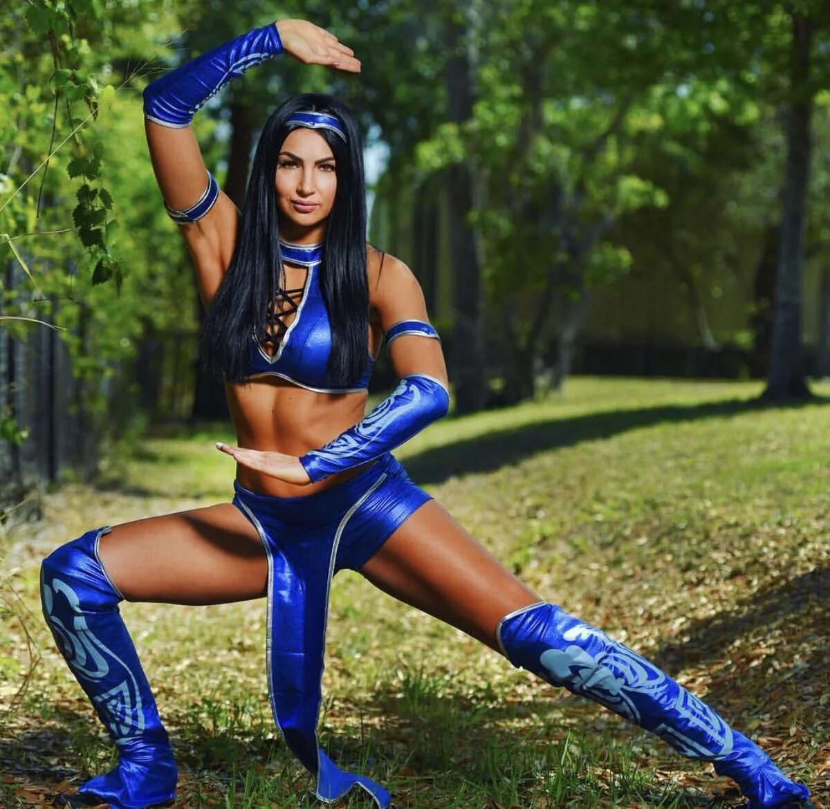 Kitana 18. Китана 18. Китана мортал комбат. Китана и Джейд. Принцесса Китана.