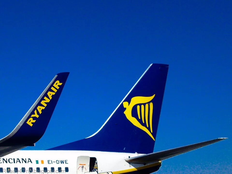 Самолеты авиакомпании Ryanair. Бюджетная авиакомпания Ryanair. Ryanair 2012. Ryanair Беларусь.