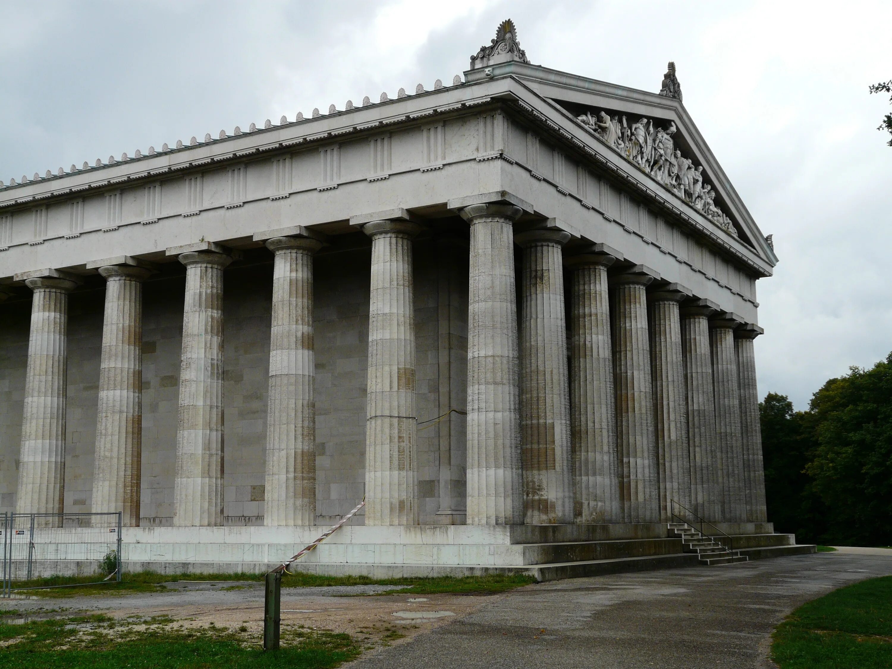 Храм Вальхалла в Германии. Огромные античные здания. Античные здания в России. Валгалла здание.
