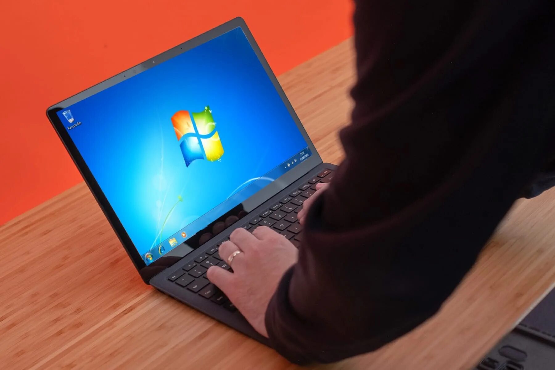 Лучший windows 7 для ноутбука. Ноутбук windows 7. фото ноутбука windows 7. ноутбук c windows 7. microsoft ноутбук windows 7.