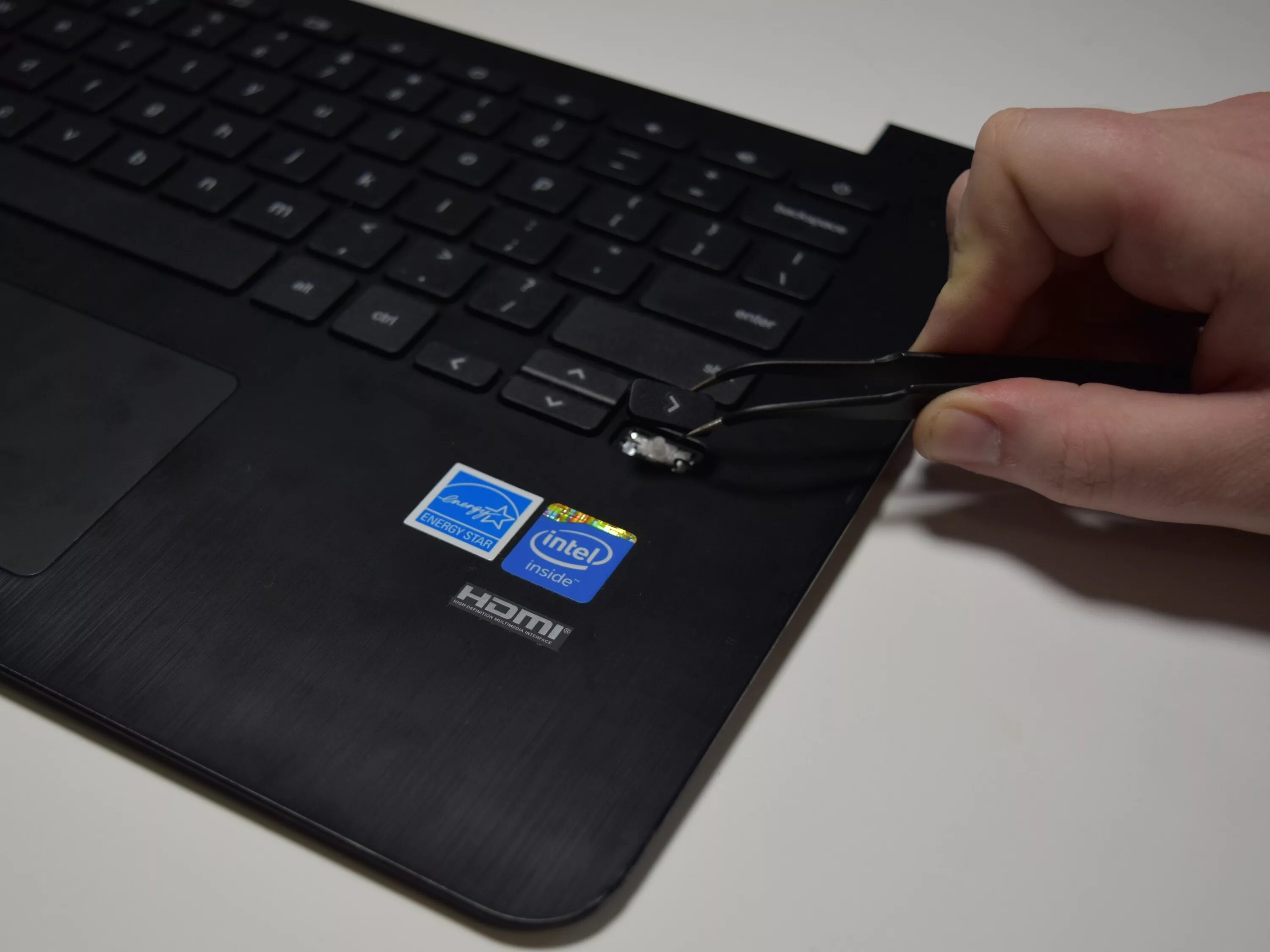 Ноутбук асус с красными кнопками. Тачпад asus eee pc 1015bx. Резиновые кнопки для клавиатуры ноутбука. Ключ для ноутбука asus. Asus key.