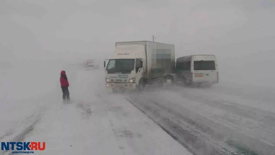 Трасса оренбург. Орская трасса оренбург. Дтп трасса оренбург илек. Трасса м5 оренбургская область состояние на сегодня. Происшествия ясный оренбургская область.