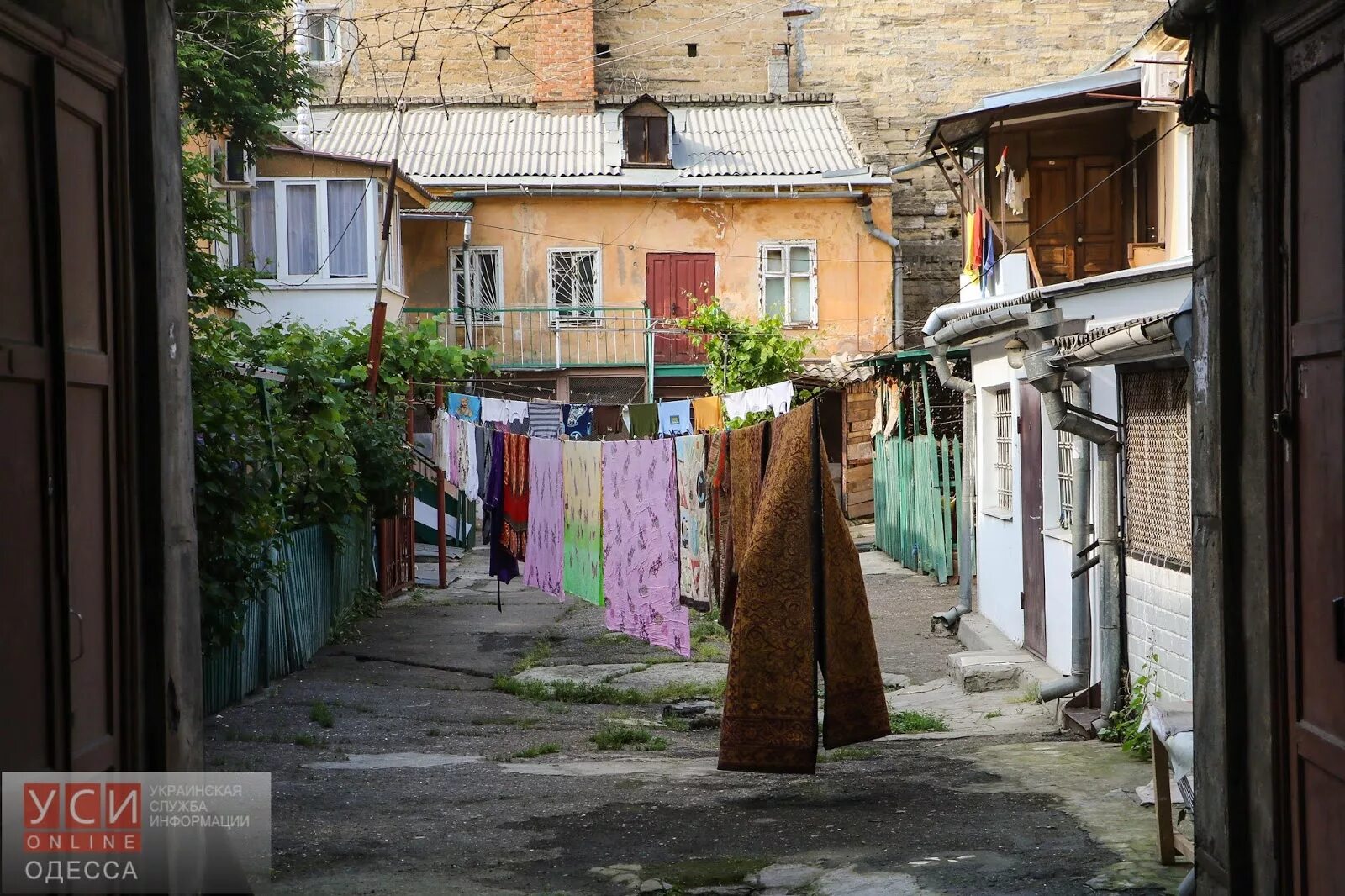 Старая одесская. Еврейский дворик Одесса. Одесский дворик Одесса. Одесса старый город. Одесса старый город двор.