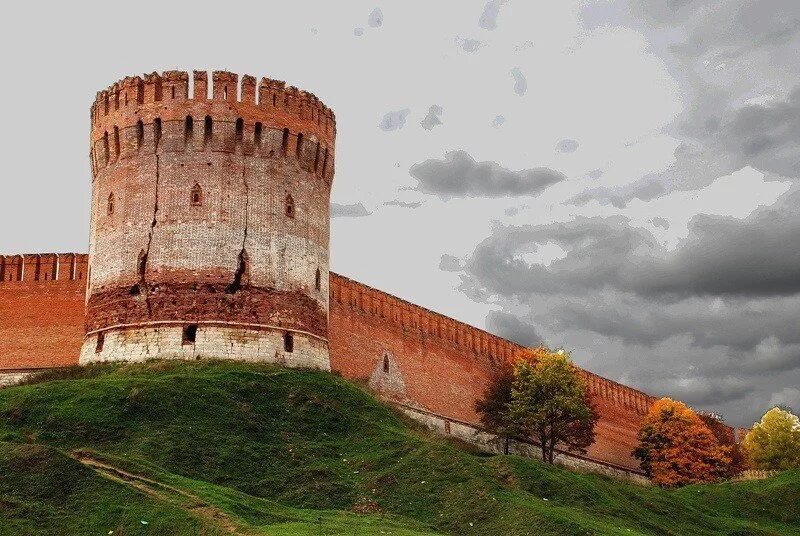 Крепостные стены кремля. Смоленская Крепостная стена Смоленск. Кремлевская стена Смоленск. Смоленск Соборная Крепостная стена.